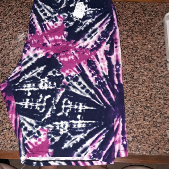 Brand New Women's Tie Dye Legging Shorts - Picture 1 of 3